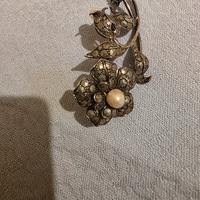 Spilla fiori e perle