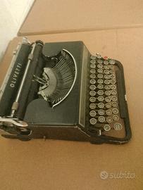 Macchina da scrivere Olivetti Studio 42