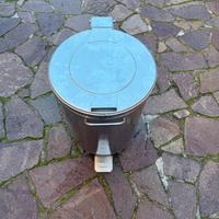 Secchio in acciaio con pedale