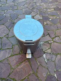 Secchio in acciaio con pedale