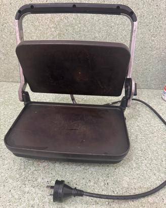 Sunbeam Compact Café Press GR8250B – 30€