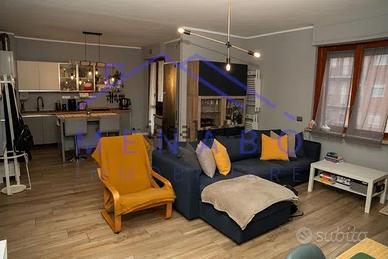 Divano letto 3 posti con chaise-long e mobili sala