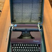 Macchina da scrivere Olimpya vintage con custodia