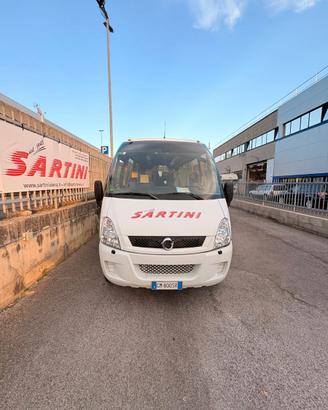 IVECO 23 POSTI + AUTISTA