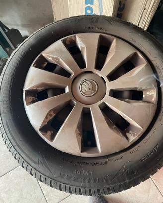 4 Pneumatici Blizzak LM500