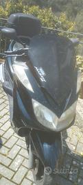 Yamaha mayestj 400