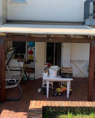 Pergola addossata