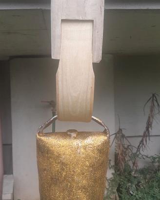 collare/cerchio in legno e campanaccio rivettato
