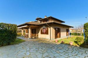 VILLA SINGOLA A MORIONDO TORINESE