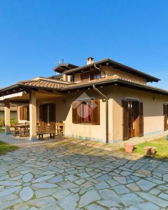 VILLA SINGOLA A MORIONDO TORINESE