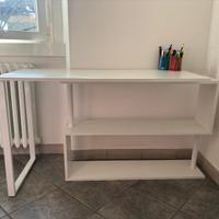 Scrivania a L con scaffale girevole