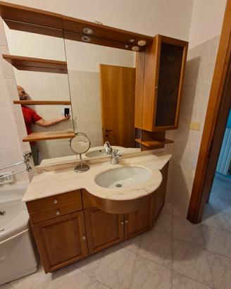 mobile bagno con piano in marmo