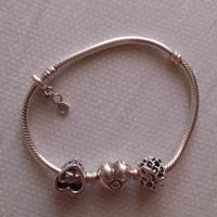 bracciale pandora con 3 ciondoli