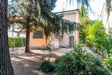 Villa di 290 m² con più di 5 locali e box auto dop