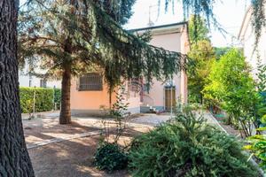Villa di 290 m² con più di 5 locali e box auto dop