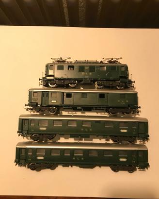 Convoglio BLS con Locomotiva e Rotabili Rivarossi 