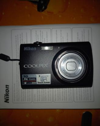 Nikon  coolpix  touch screen