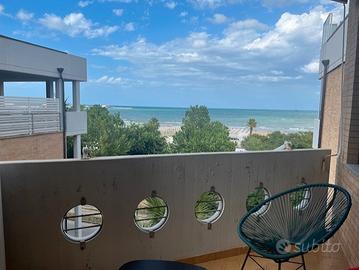 Luminosissimo appartamento fronte mare