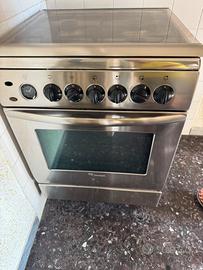 Cucina a gas con forno elettrico