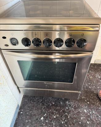 Cucina a gas con forno elettrico