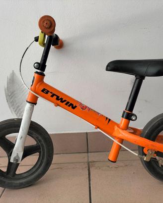 Bicicletta bambino e bambina