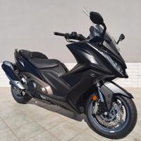 Kymco AK 550