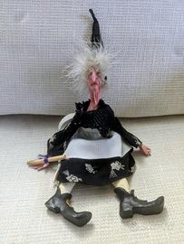 bambola strega in porcellana 