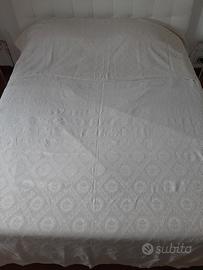 Copriletto matrimoniale classico tinta crema