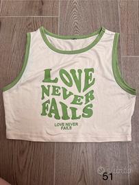 Top crop ringer panna e verde "Love Never Fails"