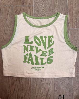 Top crop ringer panna e verde "Love Never Fails"