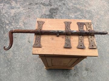 catenaccio in ferro antico