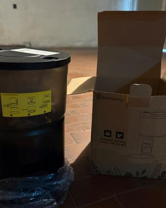 Distributore cibo automatico animali