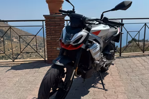 Aprilia tuono 457