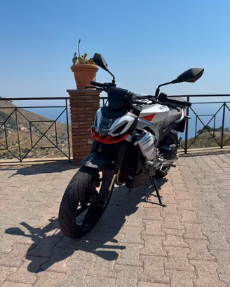 Aprilia tuono 457