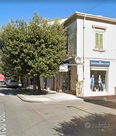 Locale commerciale centralissimo su due strade