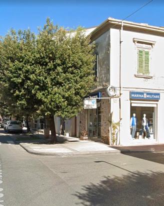 Locale commerciale centralissimo su due strade
