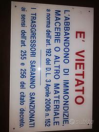 Cartello in plexiglass