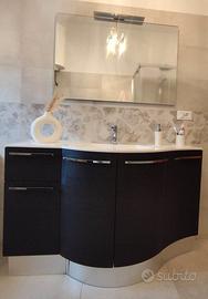 Mobile per il bagno con piano color avorio