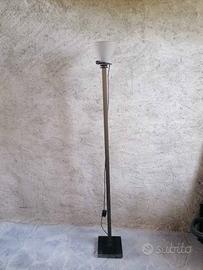 lampada da terra marca Ikea