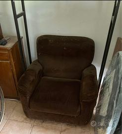 Due poltrone e una sofa in velluto