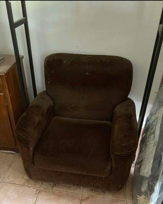 Due poltrone e una sofa in velluto