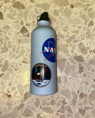 Borraccia con scritta NASA