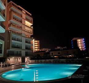 Appartamento con piscina e vista mare