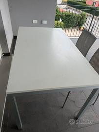 Tavolo da cucina (140cm x 80 cm) con 8 sedie