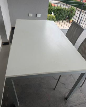 Tavolo da cucina (140cm x 80 cm) con 8 sedie