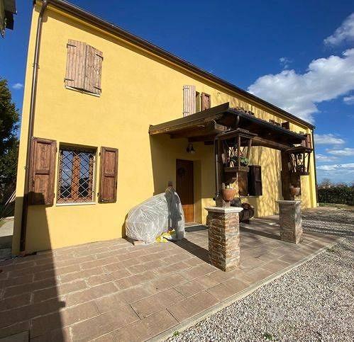 Casa indipendente di 237 m² con più di 5 locali e