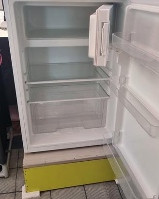 Frigorifero IKEA compatto con freezer