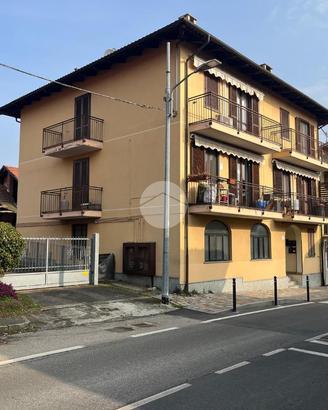 2 LOCALI A CASTELLETTO CERVO