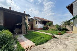 CASA INDIPENDENTE A MOMO