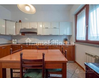 Cucina componibile con elettrodomestici 